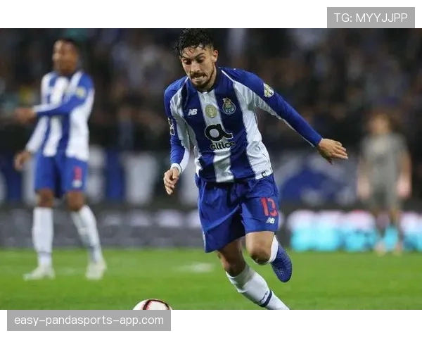 卡瓦哈尔与特莱斯边后卫推进节奏分化的原因与影响